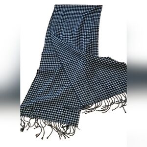 Houndstooth print scarf